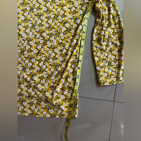 Nine West Women’s Slit Neck Long Sleeve Top yellow black white floral S - Picture 11 of 16